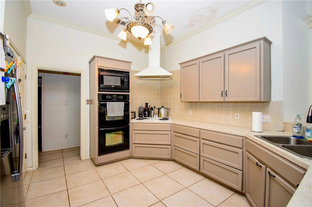 2200 Gabriel Ct Property Photo 5
