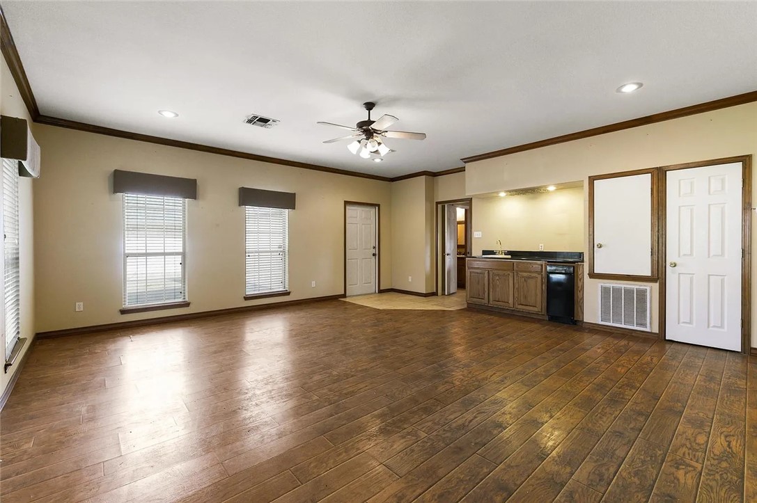 14810 Beal Dr Property Photo 3
