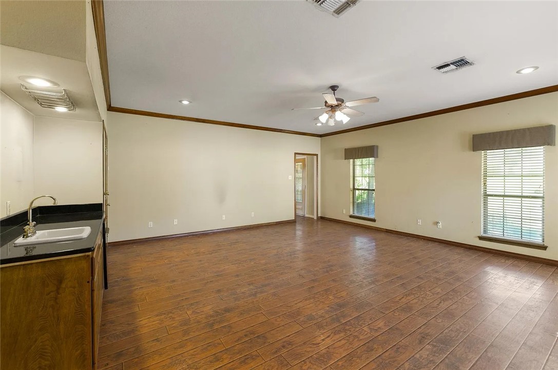 14810 Beal Dr Property Photo 4