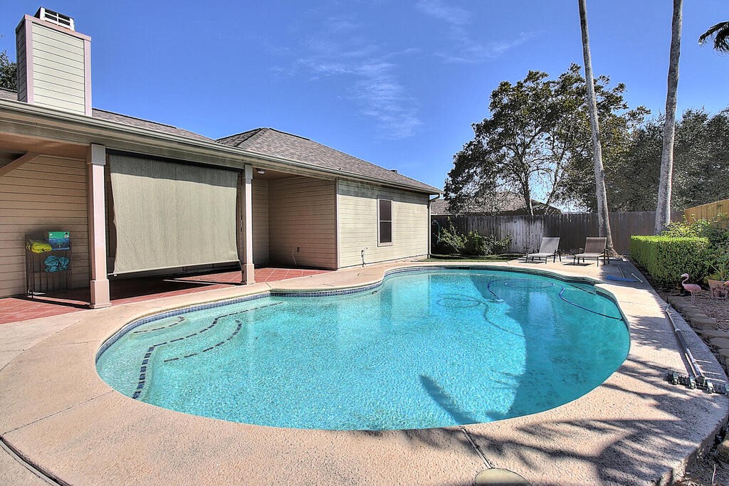 7642 Dallas St Property Photo 2