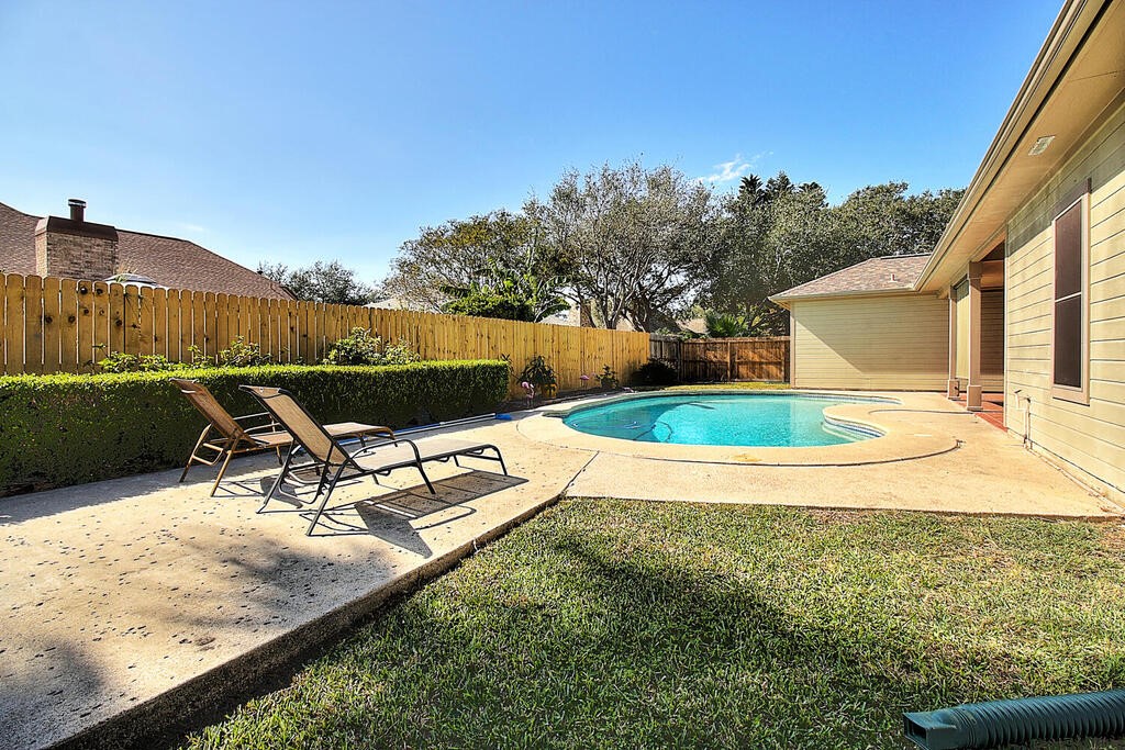 7642 Dallas St Property Photo 3