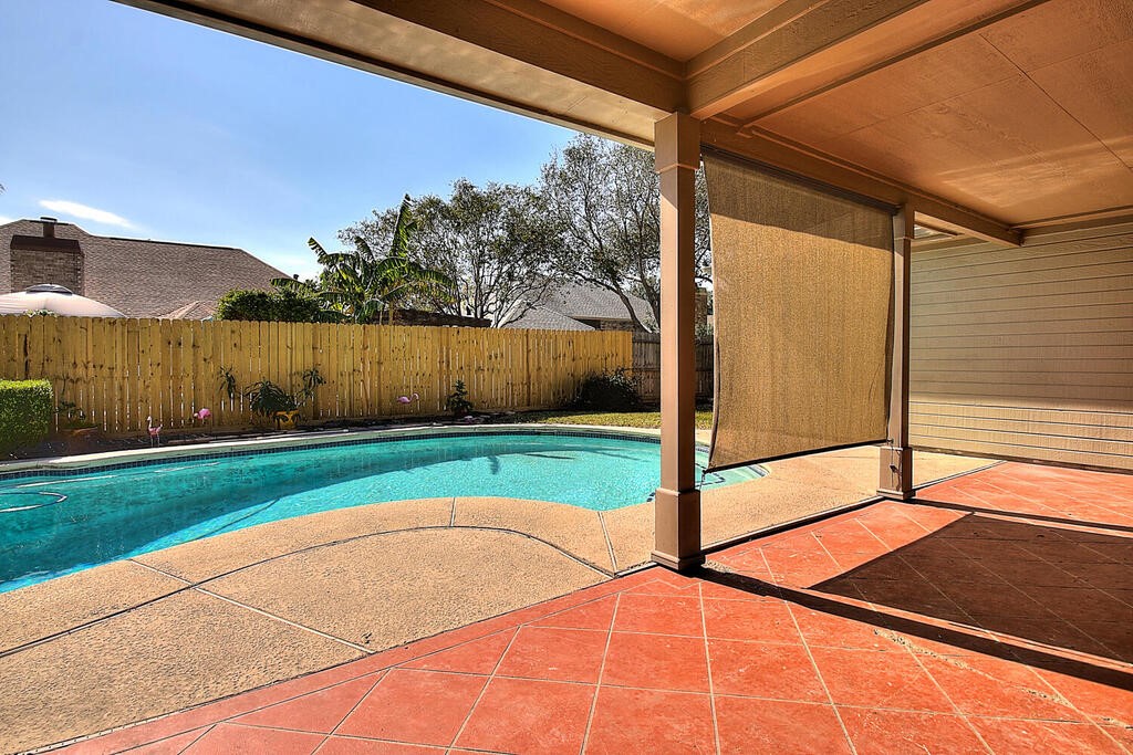 7642 Dallas St Property Photo 4