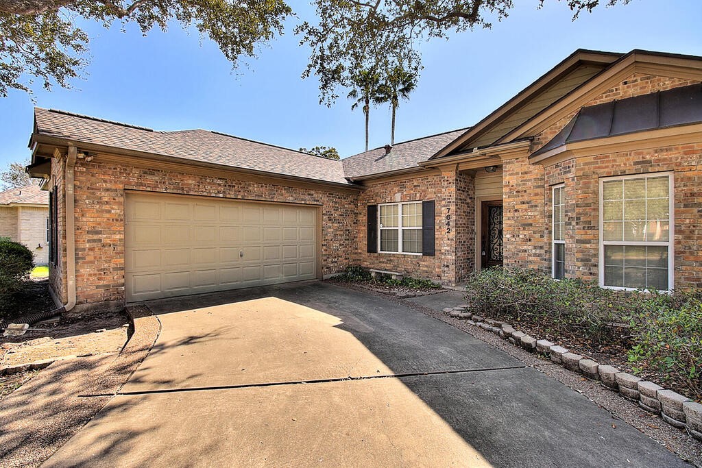 7642 Dallas St Property Photo 5