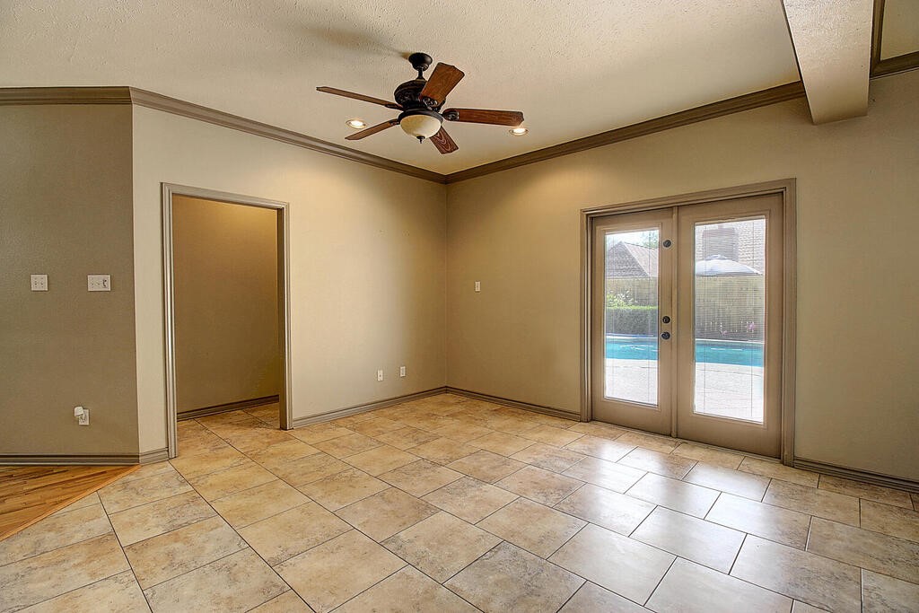 7642 Dallas St Property Photo 11