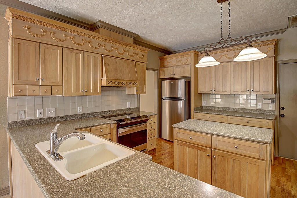 7642 Dallas St Property Photo 13