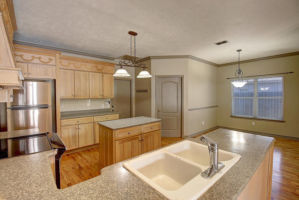 7642 Dallas St Property Photo 14