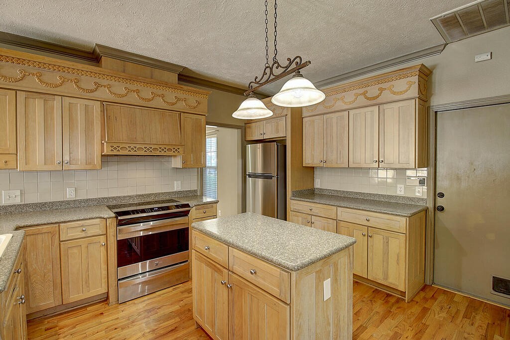 7642 Dallas St Property Photo 15