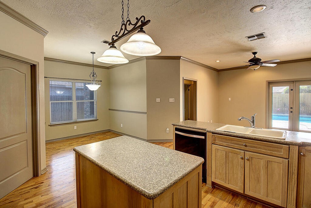 7642 Dallas St Property Photo 18