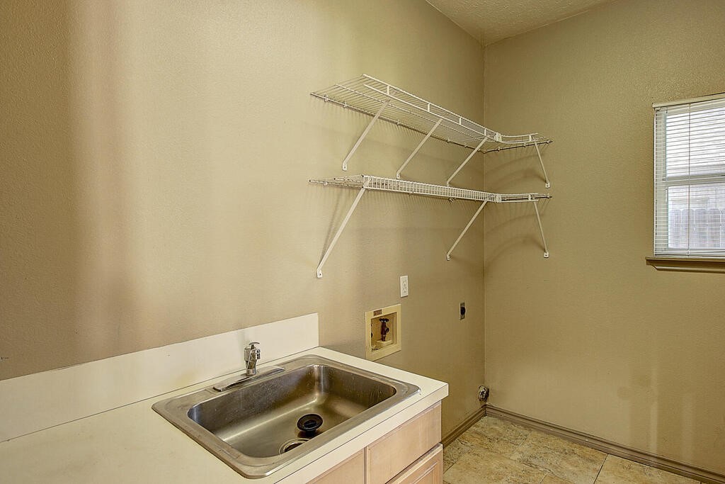 7642 Dallas St Property Photo 21