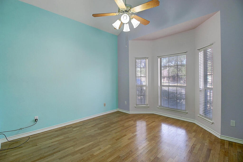 7642 Dallas St Property Photo 27