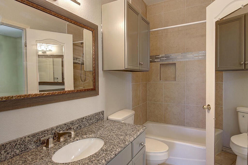 7642 Dallas St Property Photo 32