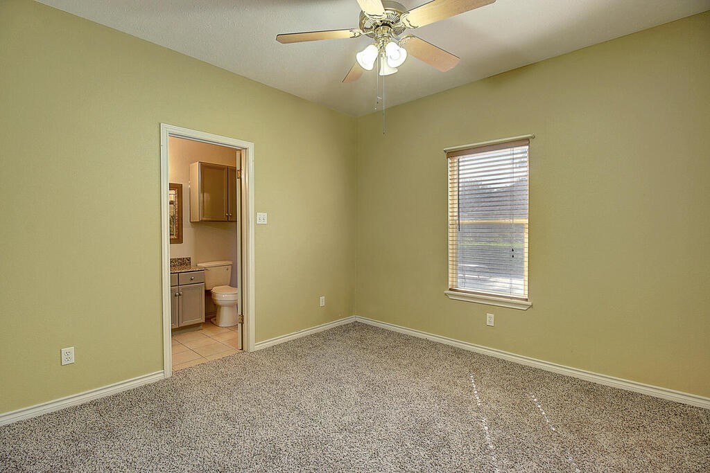7642 Dallas St Property Photo 33