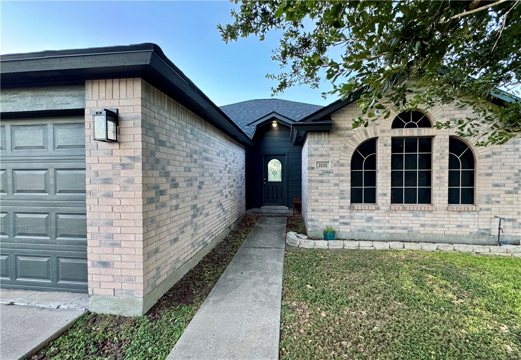 2111 Bay Breeze Property Photo 2