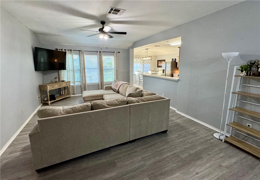 2111 Bay Breeze Property Photo 5