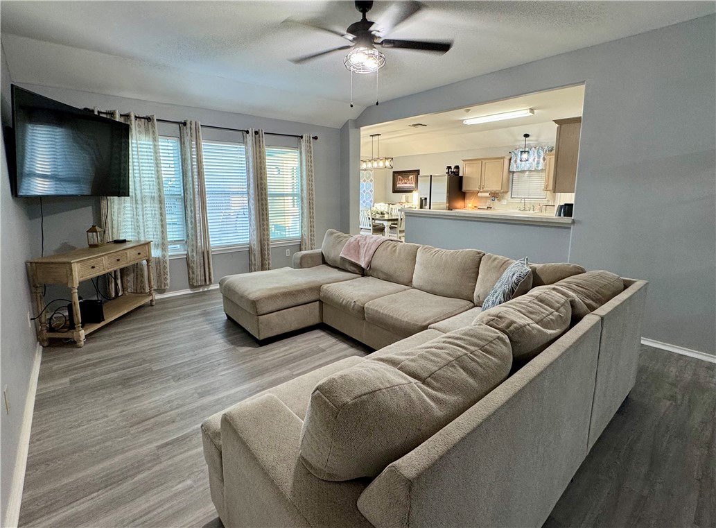 2111 Bay Breeze Property Photo 6