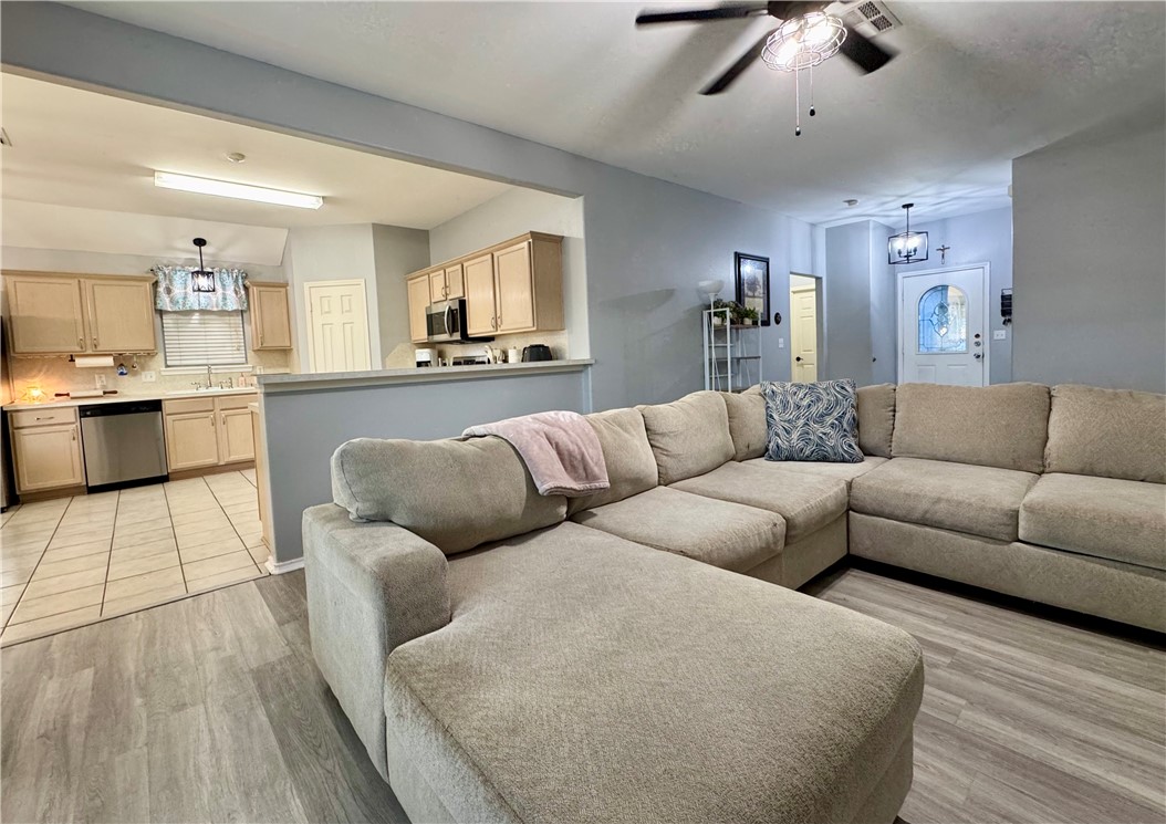 2111 Bay Breeze Property Photo 7