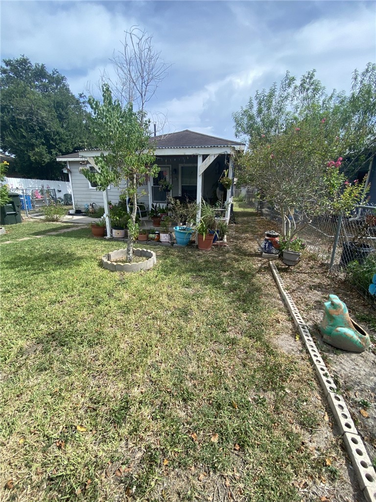 502 Gardenia St Property Photo 3