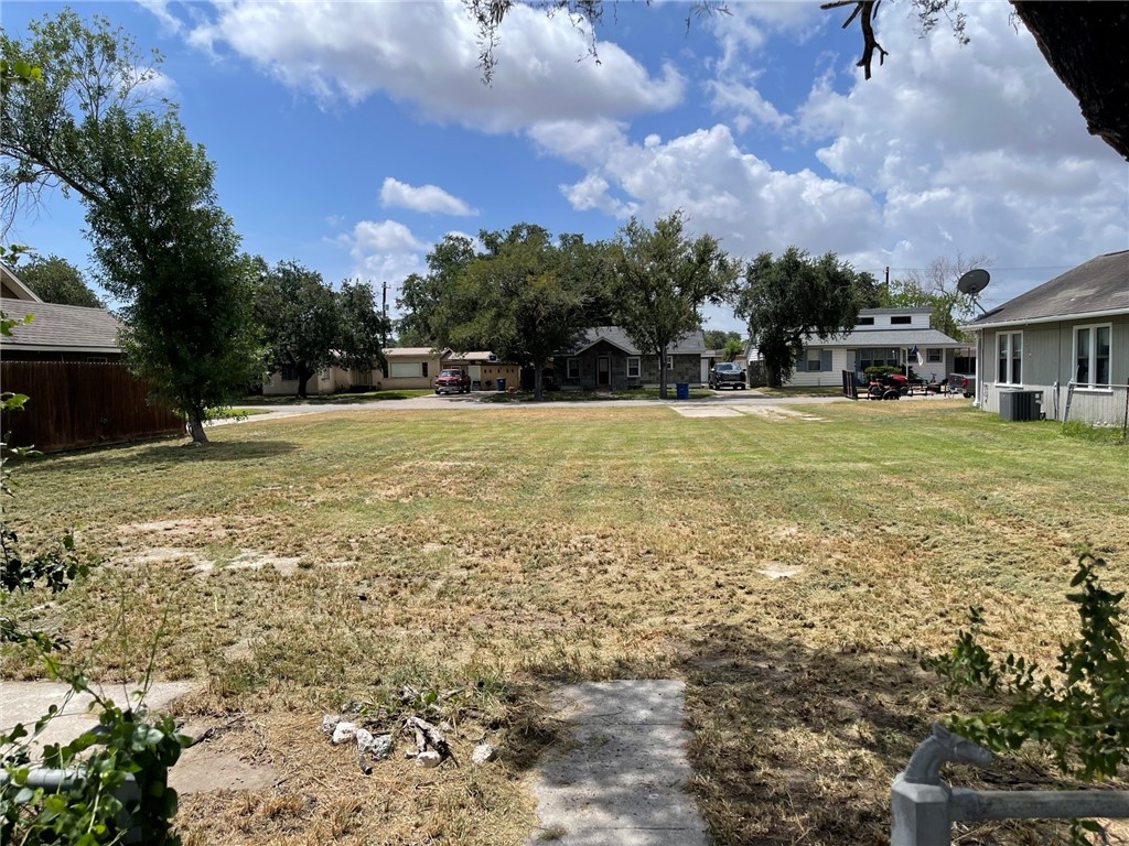 917 E Main St Property Photo 1