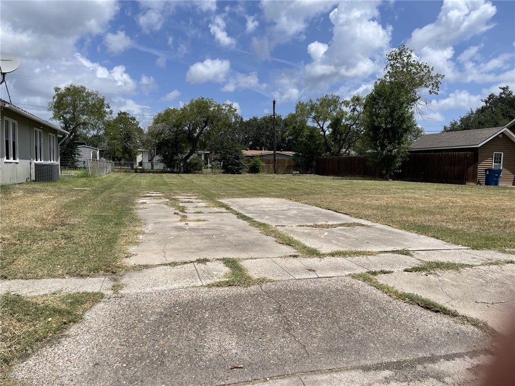 917 E Main St Property Photo 2