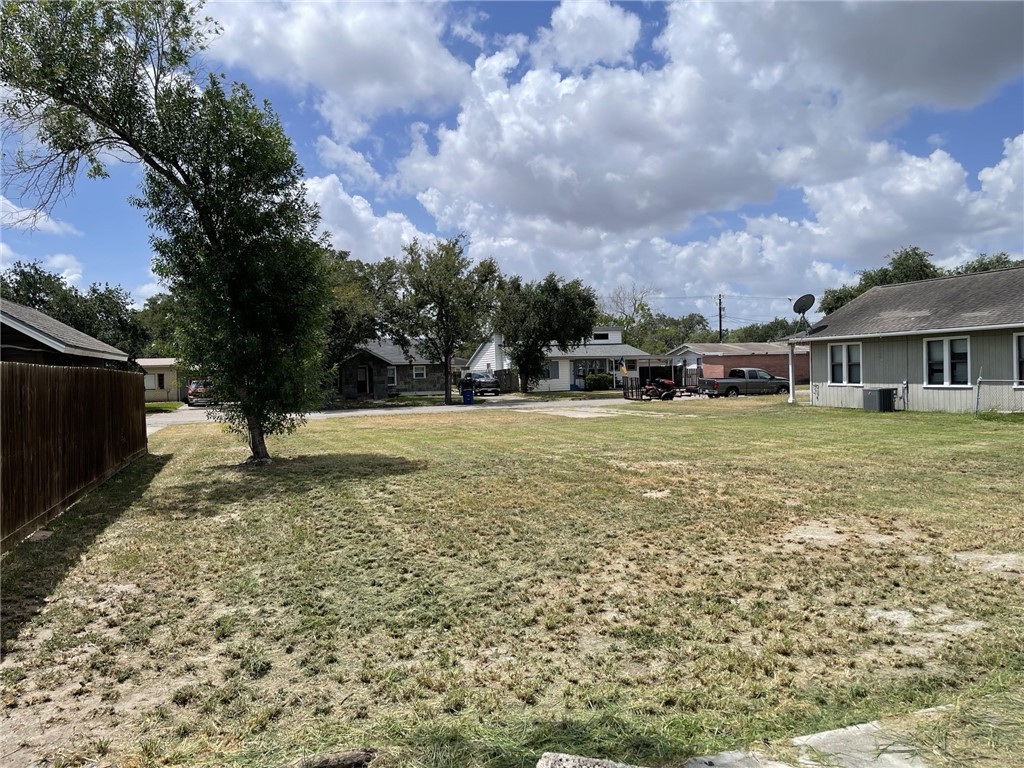 917 E Main St Property Photo 3