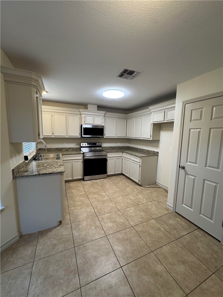 100 Moss Property Photo 15