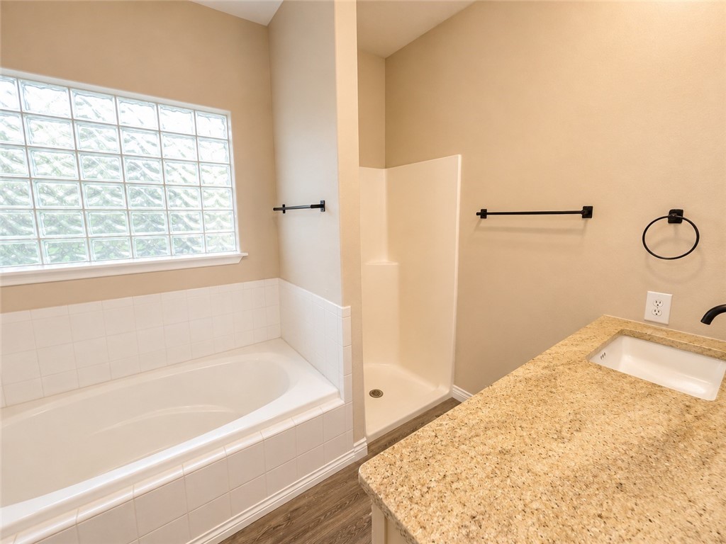 1422 W Deberry Ave Property Photo 3