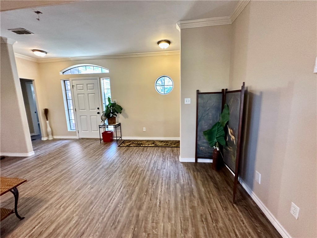 1422 W Deberry Ave Property Photo 3