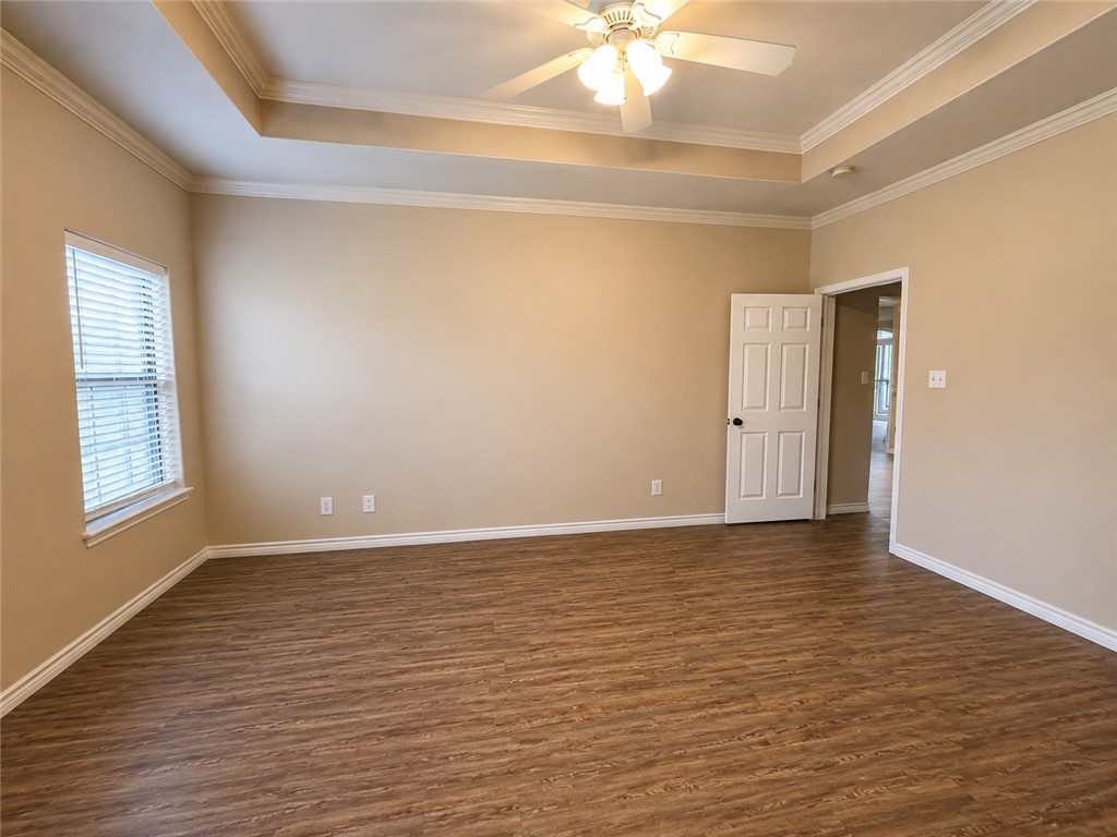 1422 W Deberry Ave Property Photo 4