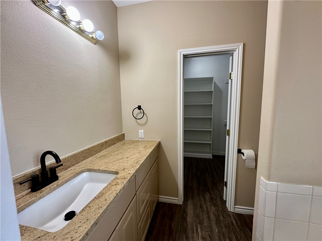 1422 W Deberry Ave Property Photo 13