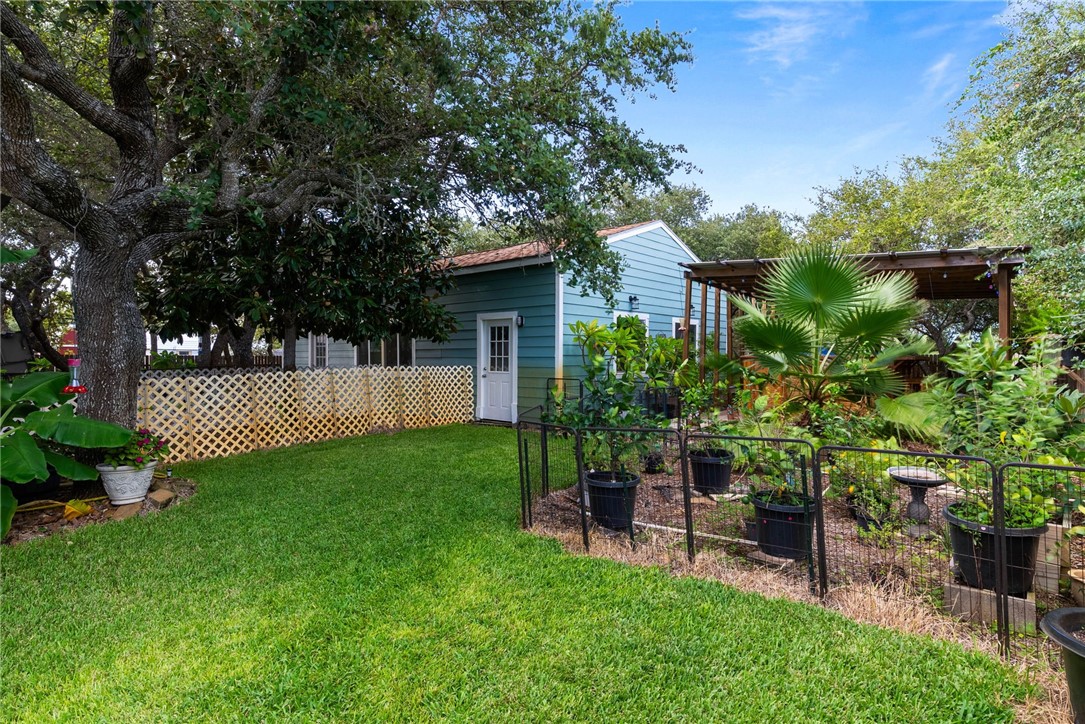 1708 W Mcclung Property Photo 22