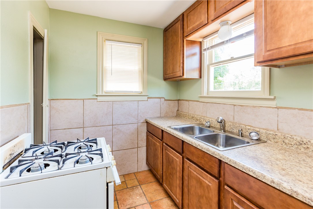 2801 Austin St C Property Photo 8