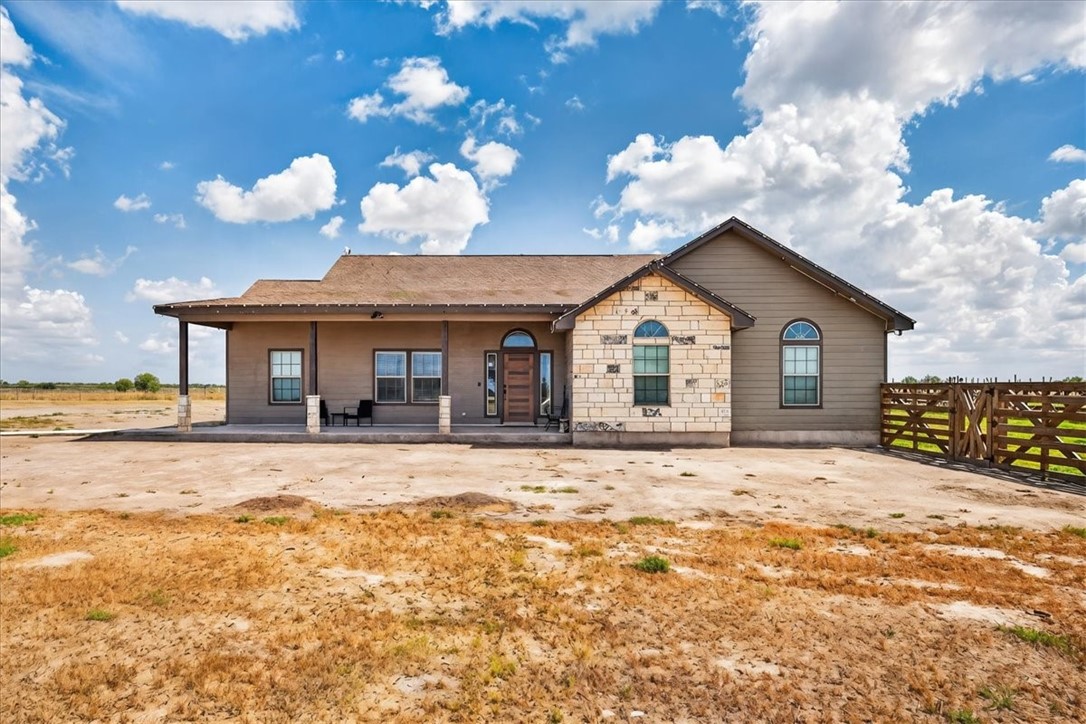 6456 Fm 624 Property Photo 2