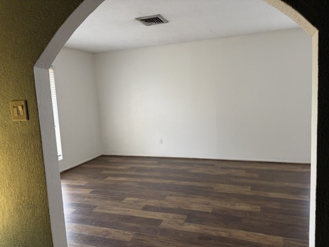 4312 Congressional Dr Property Photo 6
