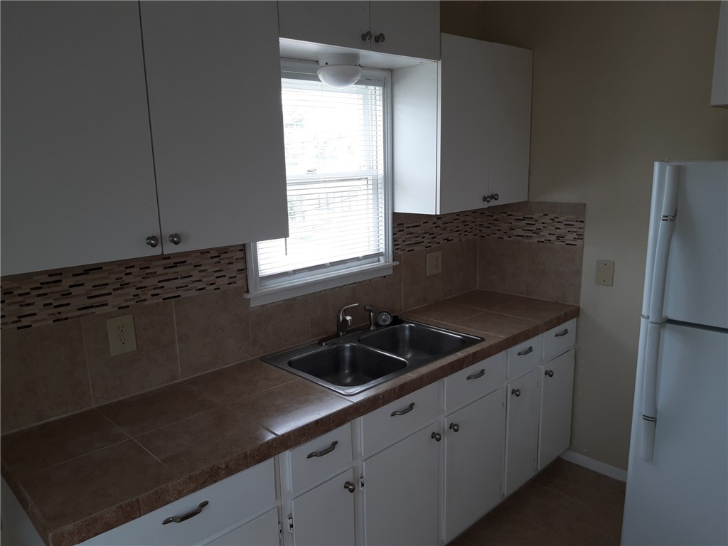 2801 Lawnview St Property Photo 3
