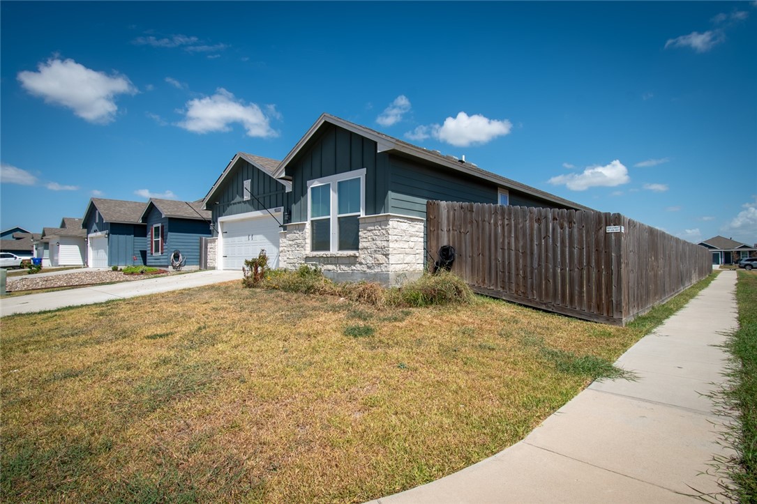 9222 Murdock Dr Property Photo 3