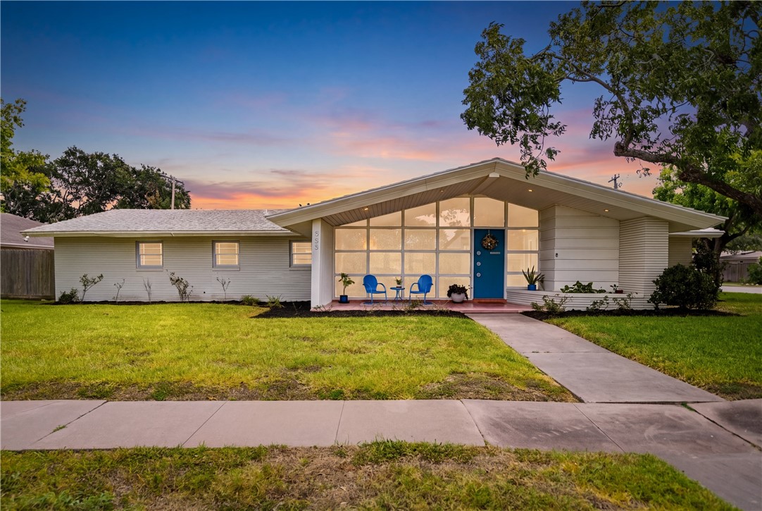 353 Bermuda Pl Property Photo 1