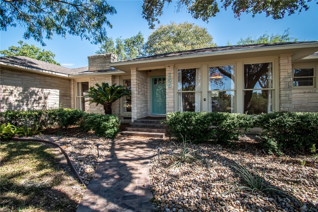 155 Santa Barbara St Property Photo 4