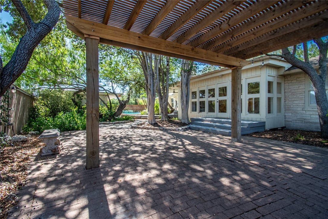 155 Santa Barbara St Property Photo 40