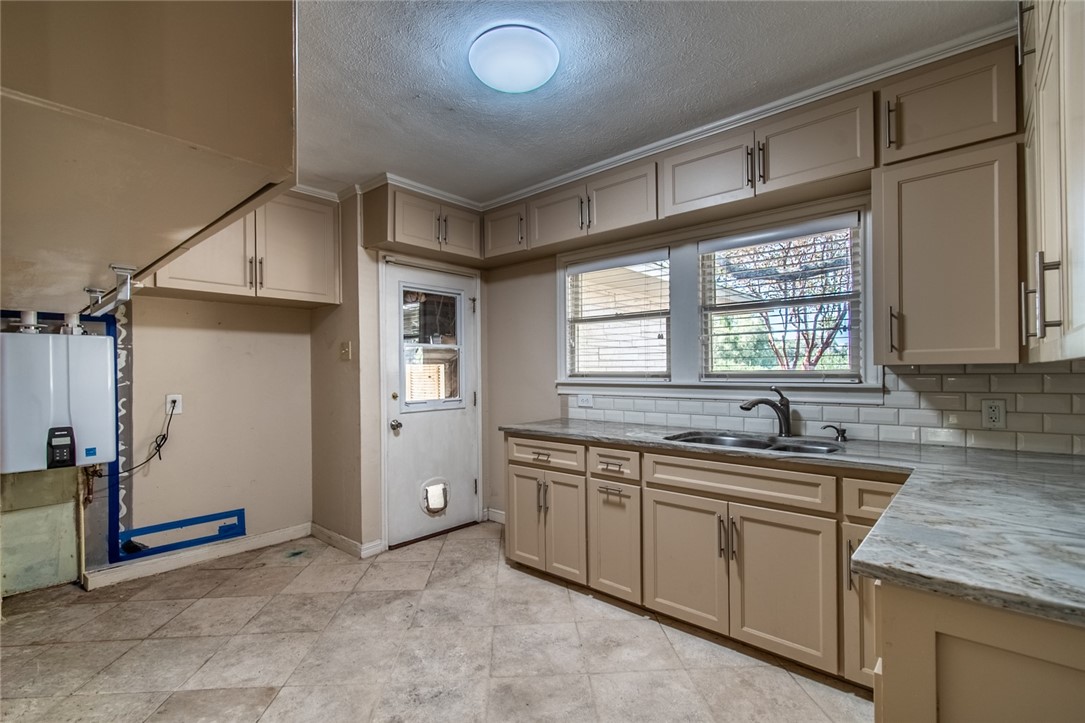 155 Santa Barbara St Property Photo 47