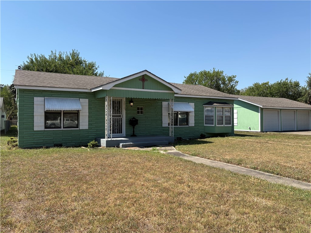 1010 E Fulton St Property Photo 1