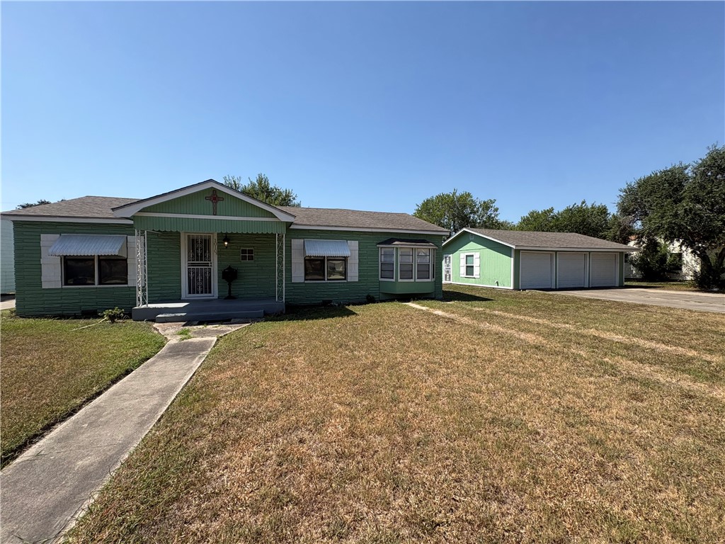 1010 E Fulton St Property Photo 3