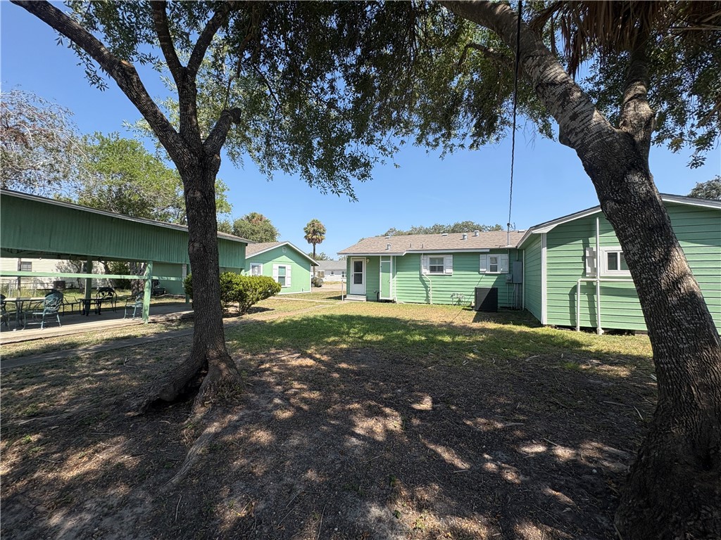 1010 E Fulton St Property Photo 6