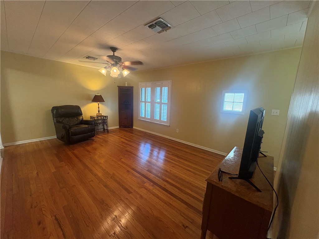 1010 E Fulton St Property Photo 10