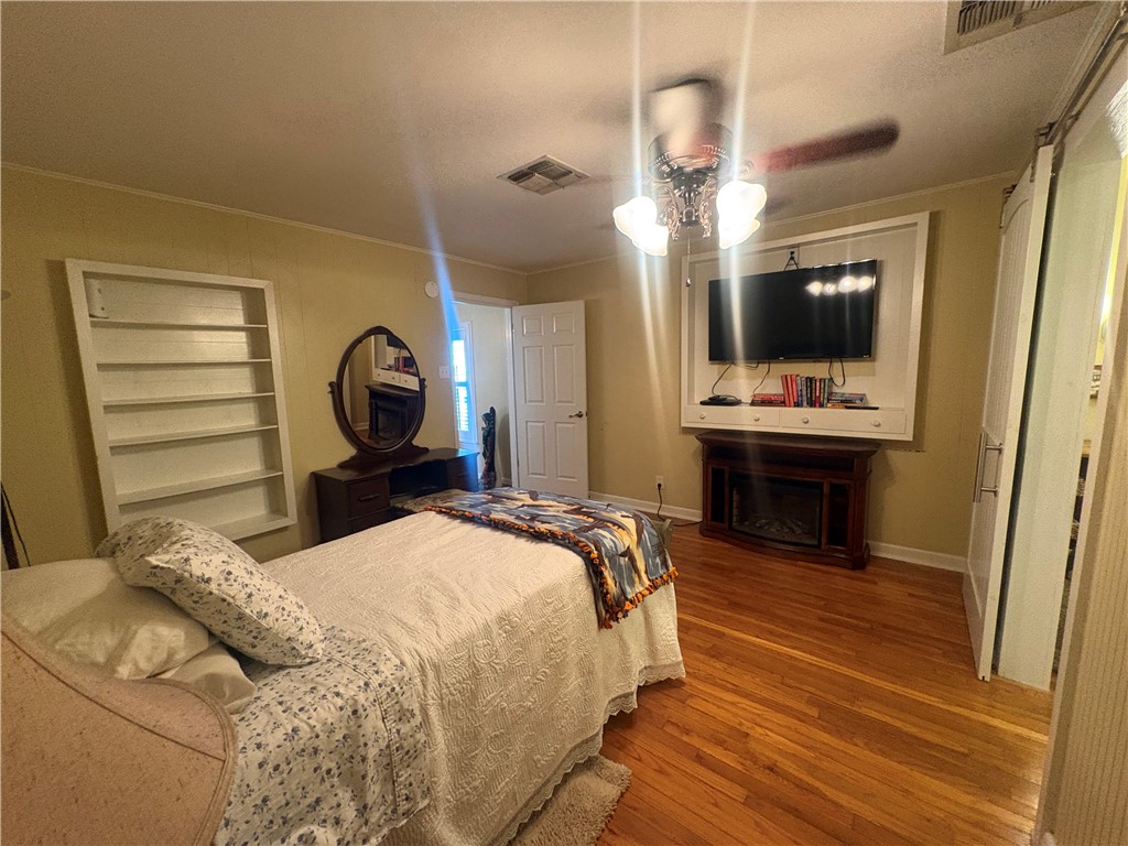 1010 E Fulton St Property Photo 15