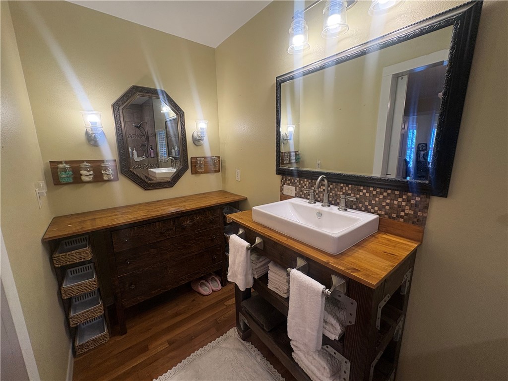 1010 E Fulton St Property Photo 16