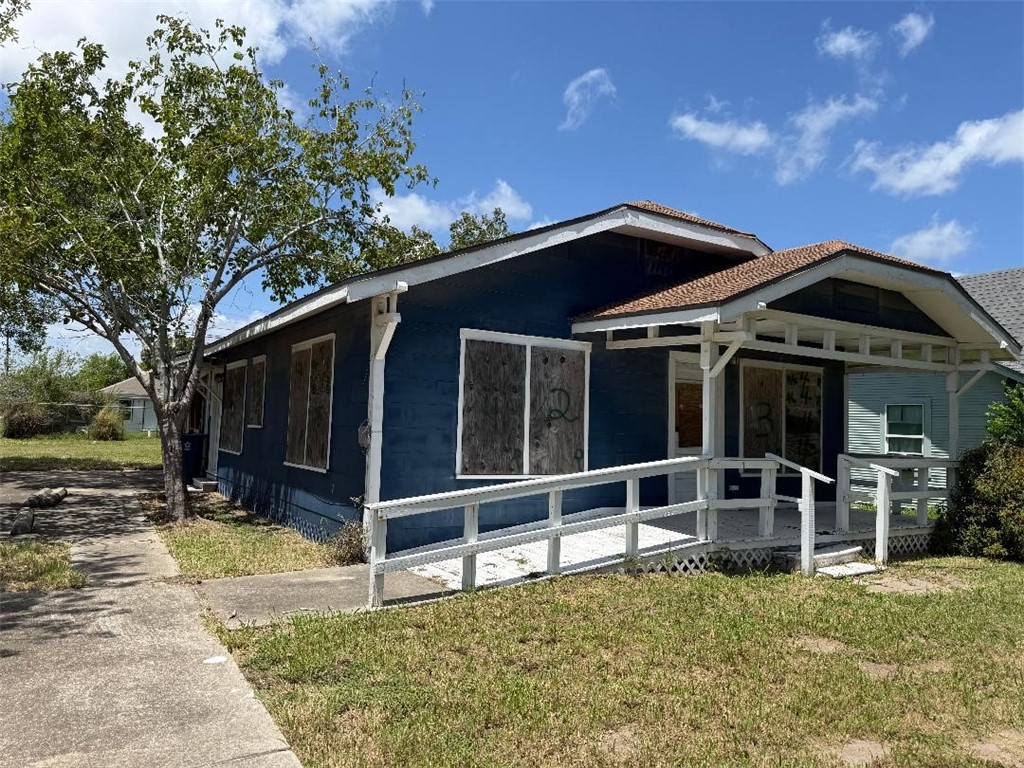 602 N Avenue B Ave Property Photo 1
