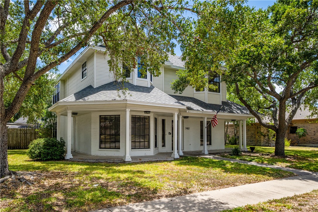 7402 Lugano Dr Property Photo 3