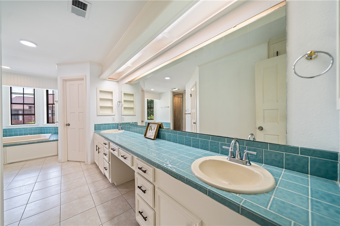 7402 Lugano Dr Property Photo 27