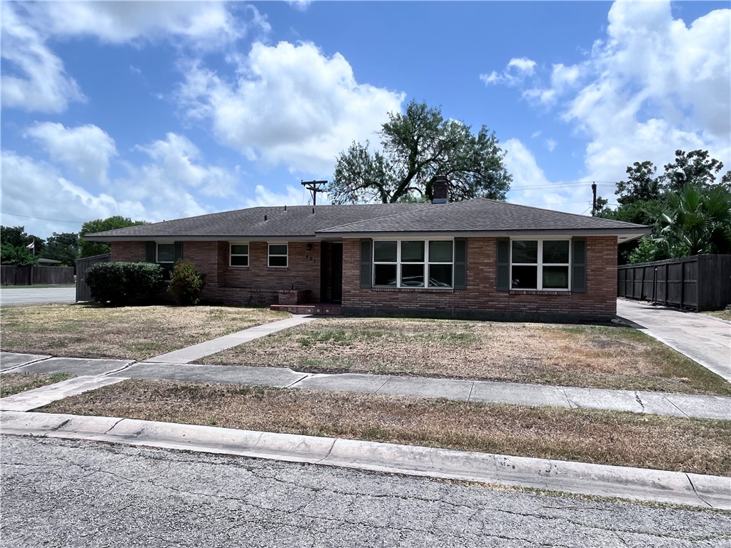 501 Dolphin Pl Property Photo 1