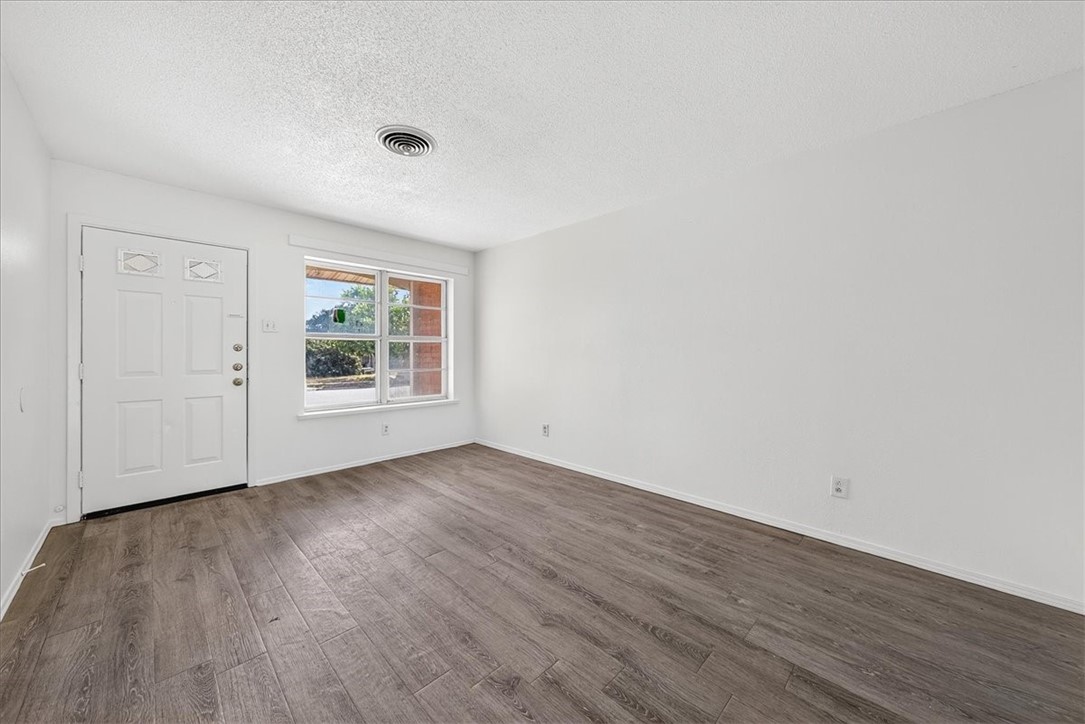 1626 Bois D Arc Pl Property Photo 3